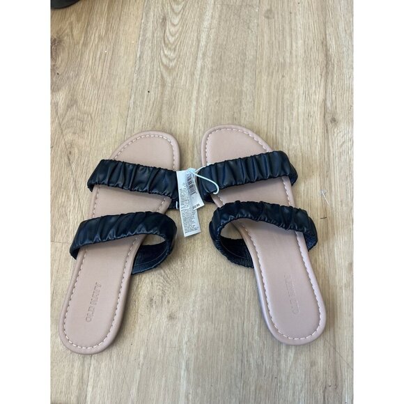 NWT Old Navy Black Faux-Leather Ruched Sandals 7 - Picture 5 of 8